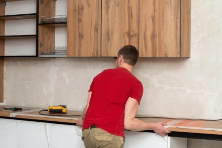 Pourquoi faire appel à un menuisier poseur professionnel pour vos projets ?